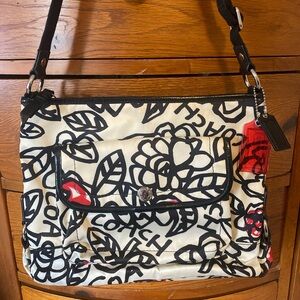 Coach C1120-F16864 vintage satin Poppy black/white/red crossbody bag purse y2k